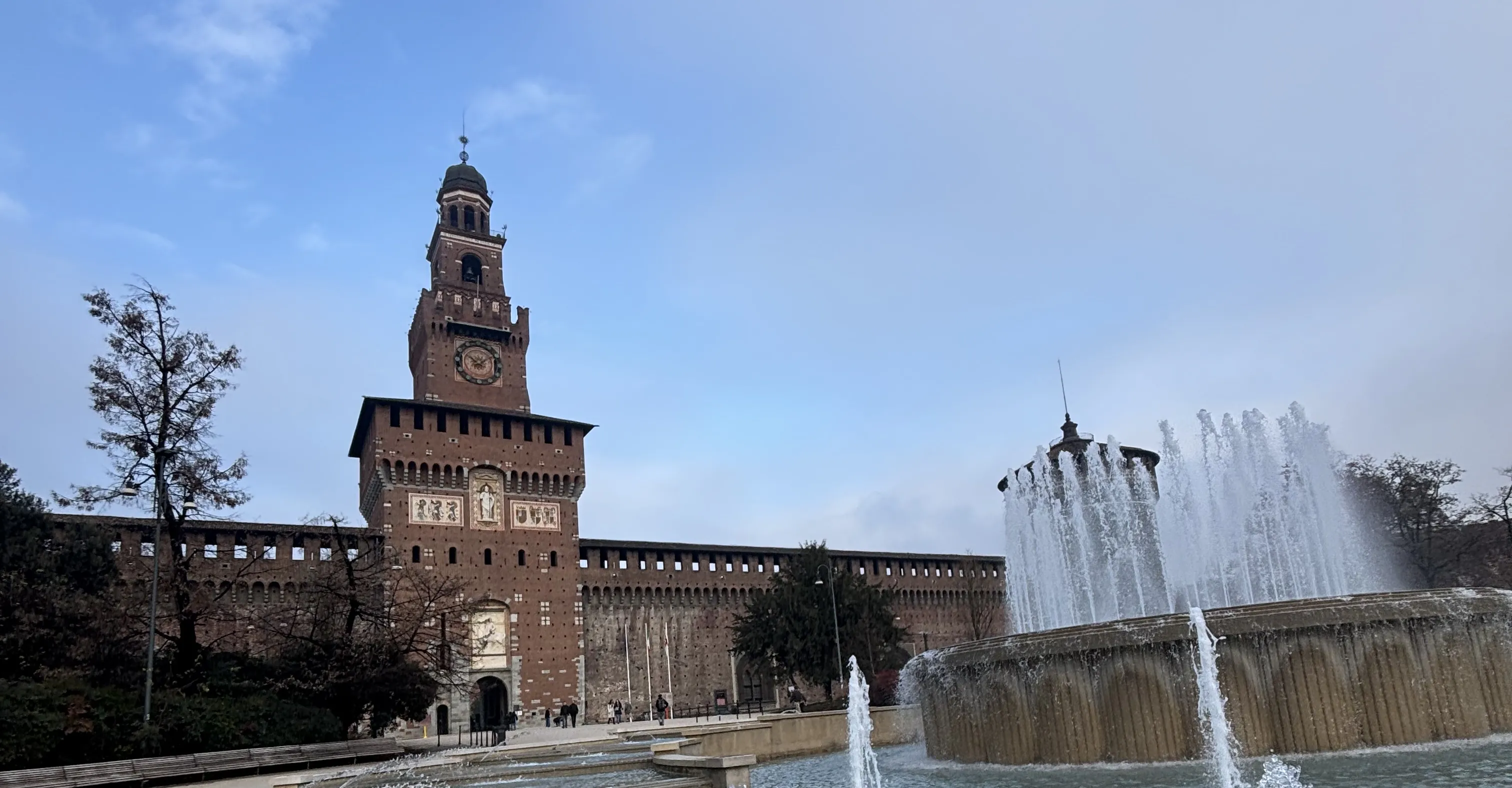 Castello Sforzesco ripresa frontale