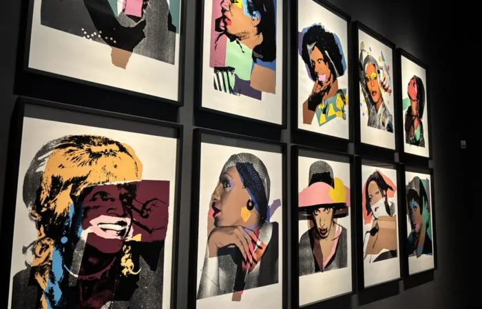 Immagine di copertina per la mostra su Andy Warhol a Ferrara, con un'iconica serigrafia della serie 'Ladies and Gentlemen'.
