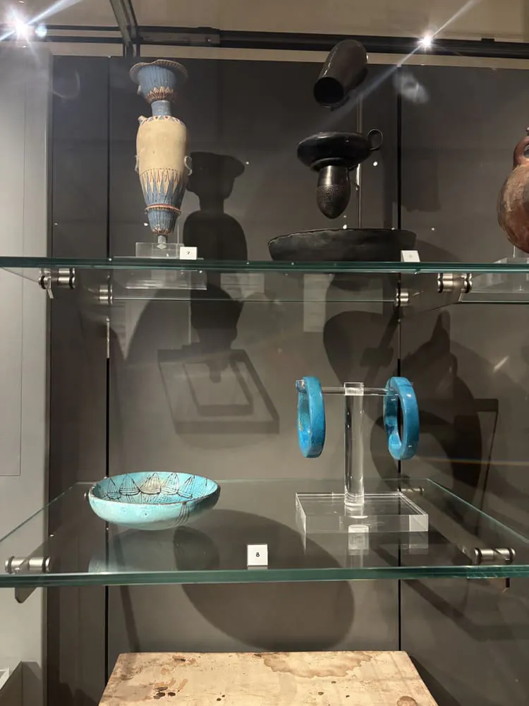 monili del corredo di Merit esposti al museo egizio
