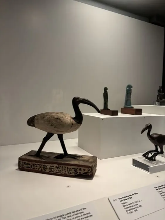 Statuetta raffigurante un ibis, uccello collegato al dio della scrittura e protettore degli scribi